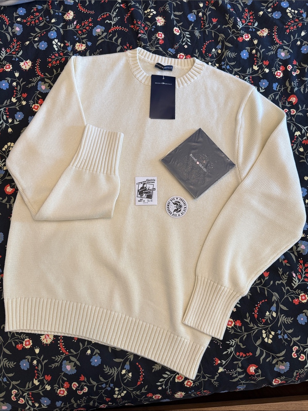 Brandy Melville Cream Crewneck Sweater